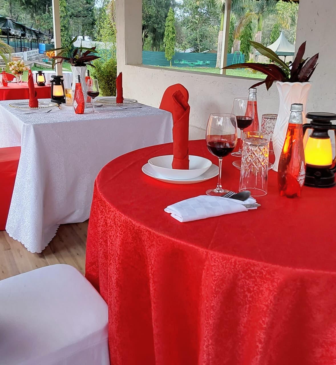 Set dinner tables at the restaurant