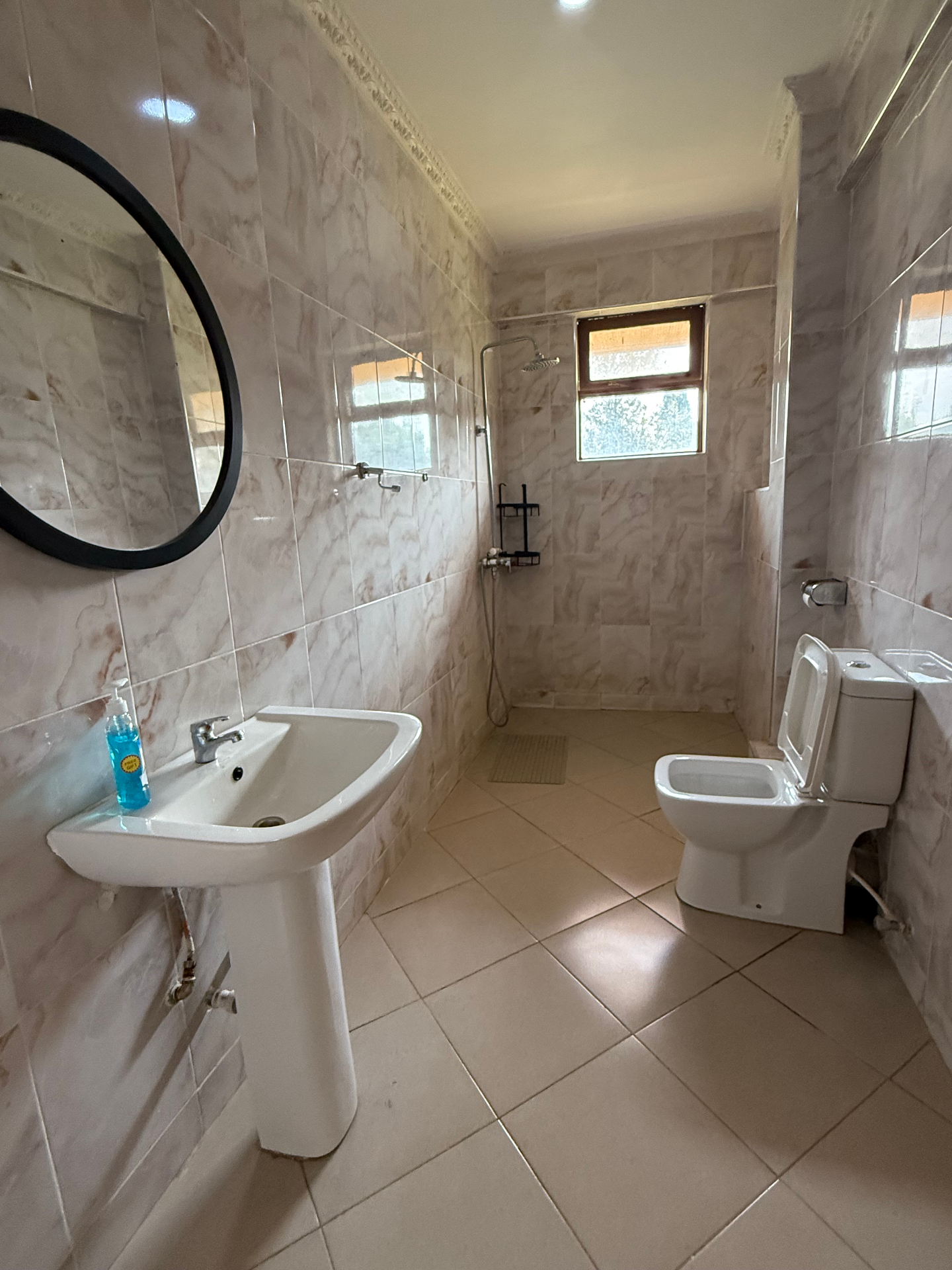 Executive suite en-suite bathroom